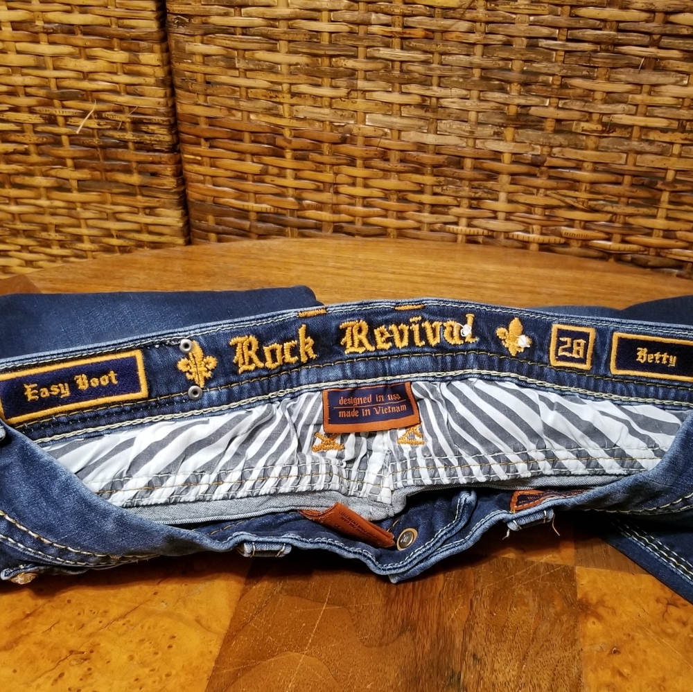 ROCK REVIVAL JEANS 🎸🎶 - Picture 5 of 12